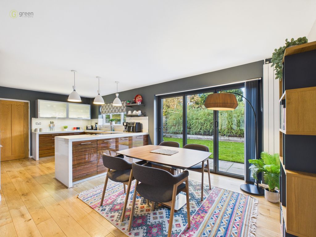 Property photo 3 of 40 Cam03830G0-Pr0240-Still026