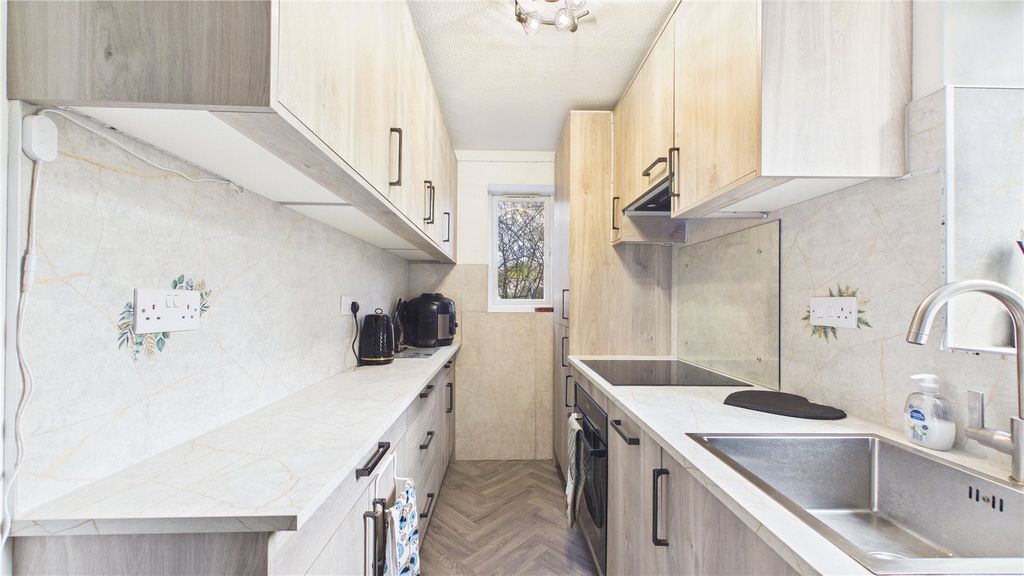 Additional image 5 of 1 bed flat for saleLightwater, Surrey GU18