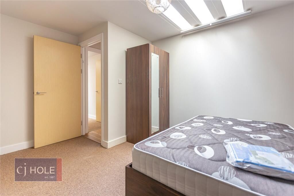 Property photo 3 of 11 Bright And Tidy Double Bedroom Featuring A Comfort...