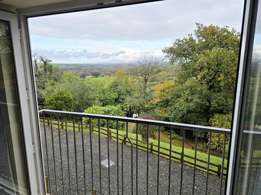 Additional image 7 of 2 bed flat for saleTavistock Road, Launceston PL15