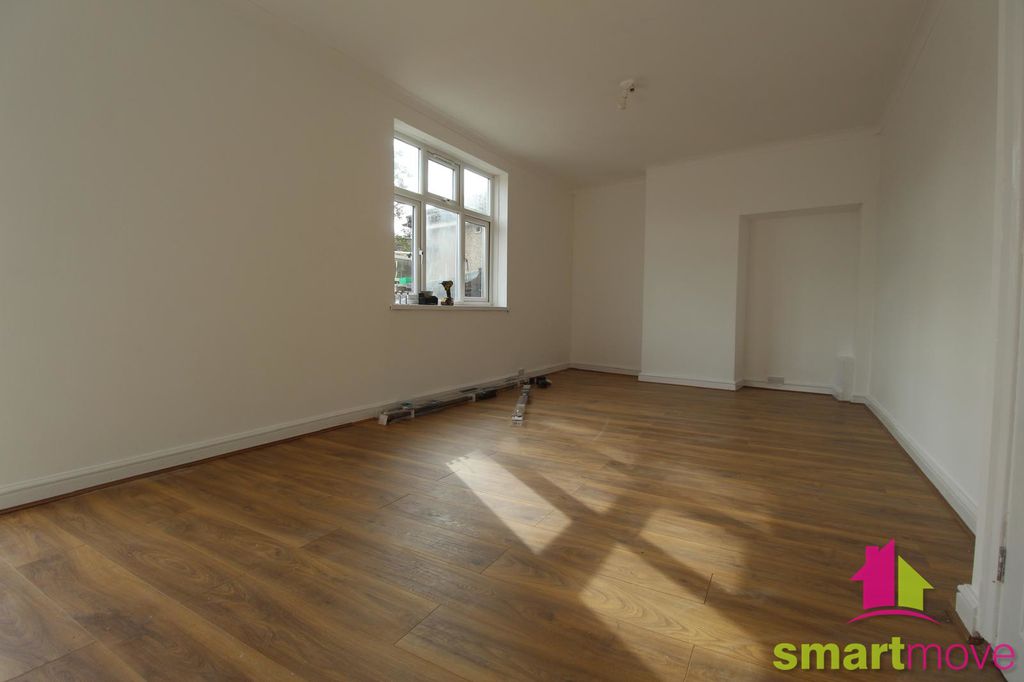 Property photo 1 of 11 3 Bedroom House For Rent
