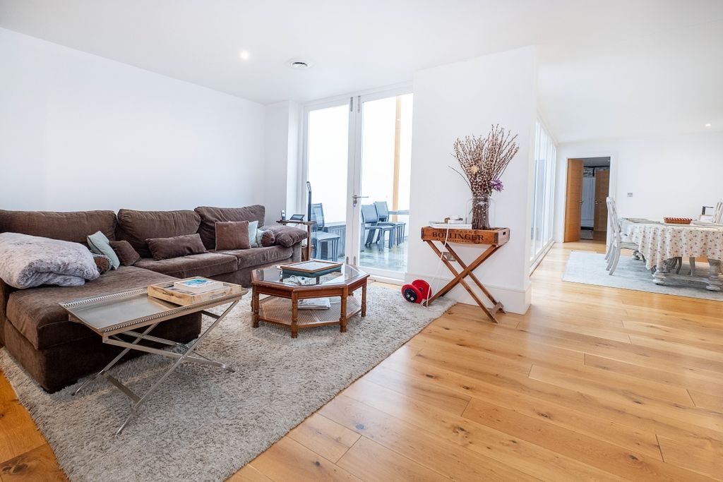 Property photo 2 of 23