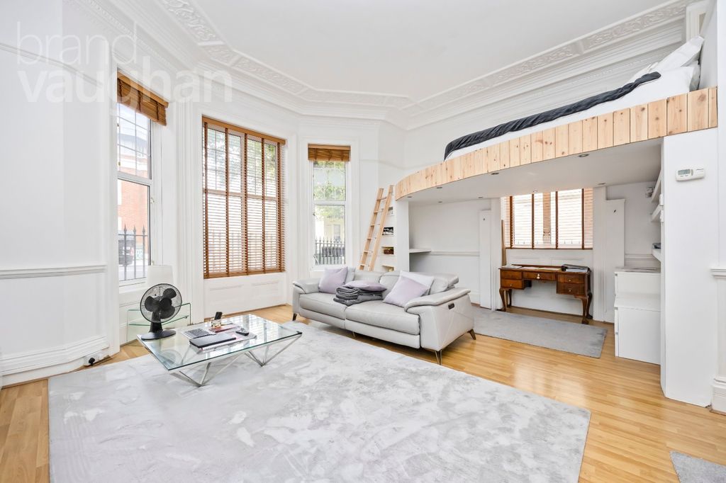 Property photo 2 of 16 Picture No. 04