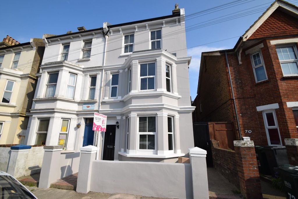 Property photo 1 of 11 72 Langney Road.Jpg