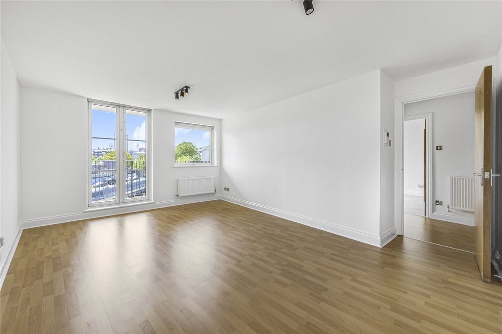 Property photo 2 of 9 Picture No. 34