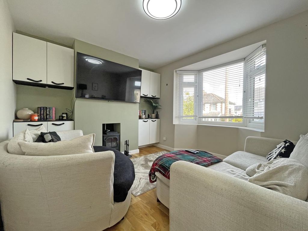Property photo 2 of 15 Kings Road 6 - Living Room.Jpg