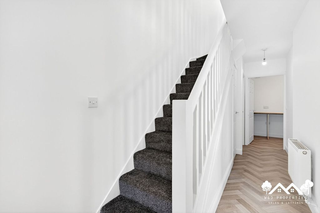 Property photo 2 of 40