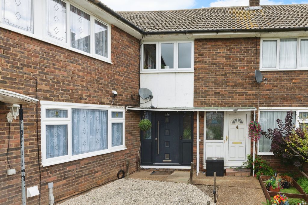 Property photo 2 of 18 156Theknarestheknaresbasildonss165Ss-24