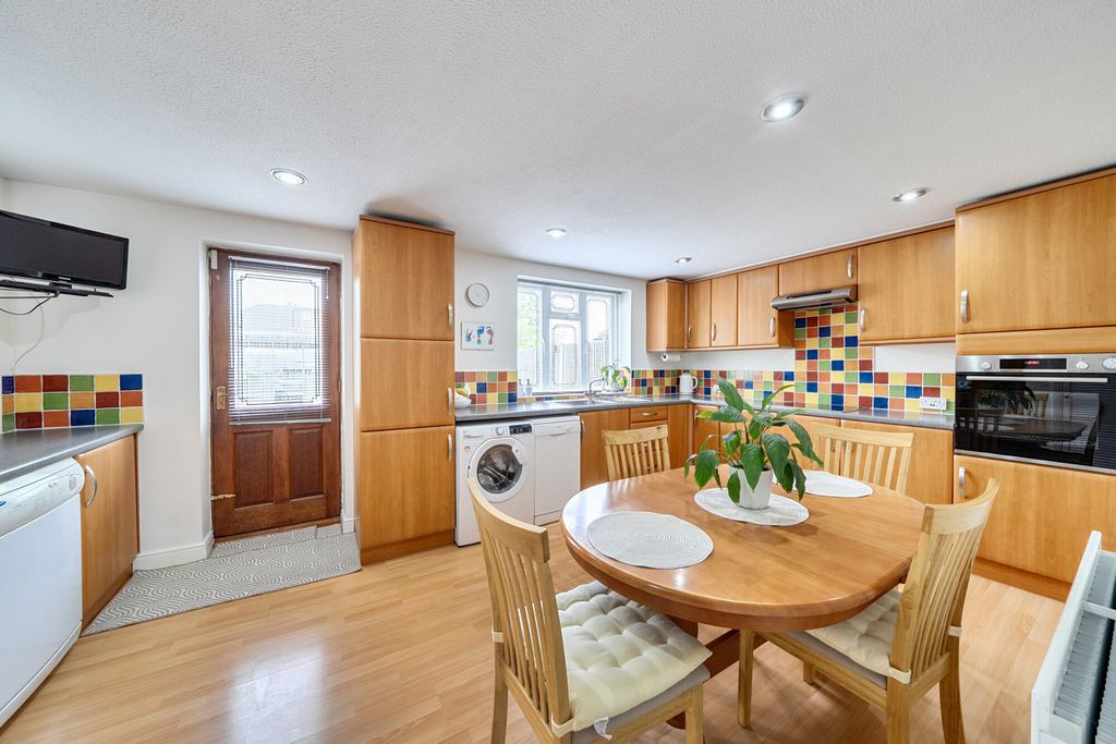 Property photo 2 of 18 1470303-9-6A29445...
