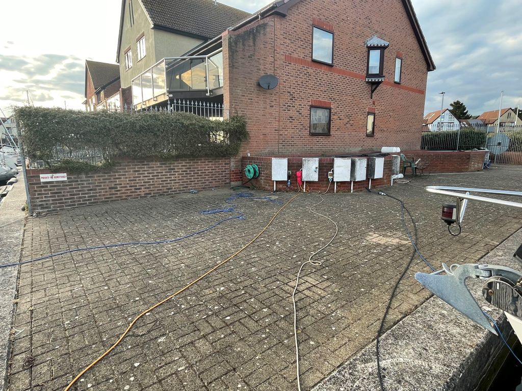 Property photo 3 of 5 Mooring Picture 3