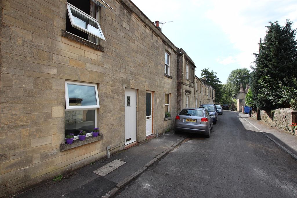 Property photo 1 of 9 Greendown Place