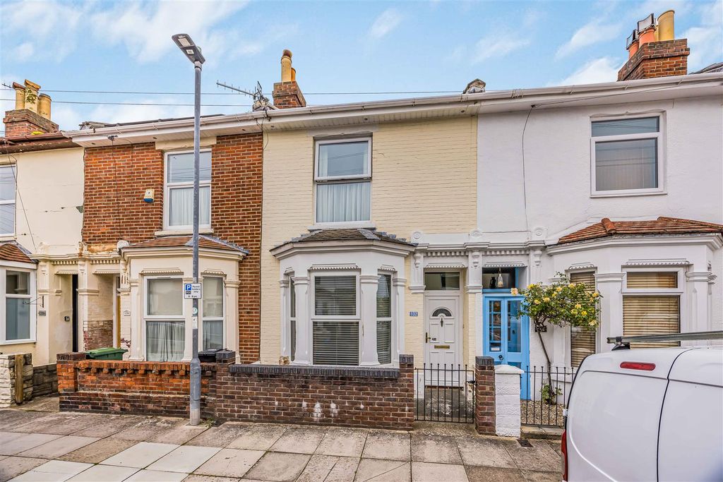 Property photo 1 of 15 132 Eastfield Road, Southsea-Small-Porticomarketin