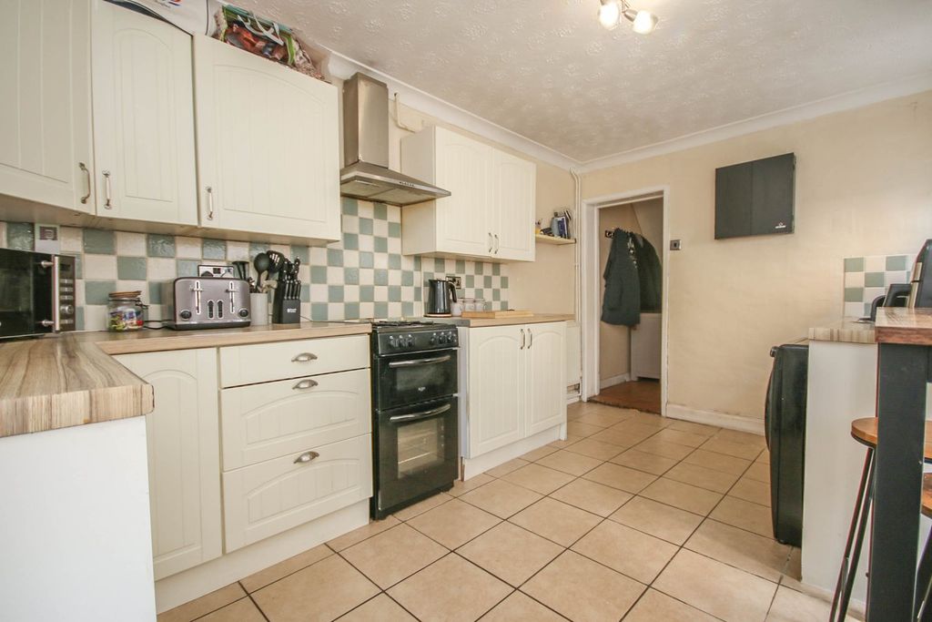 Property photo 2 of 19