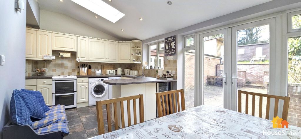 Property photo 2 of 28