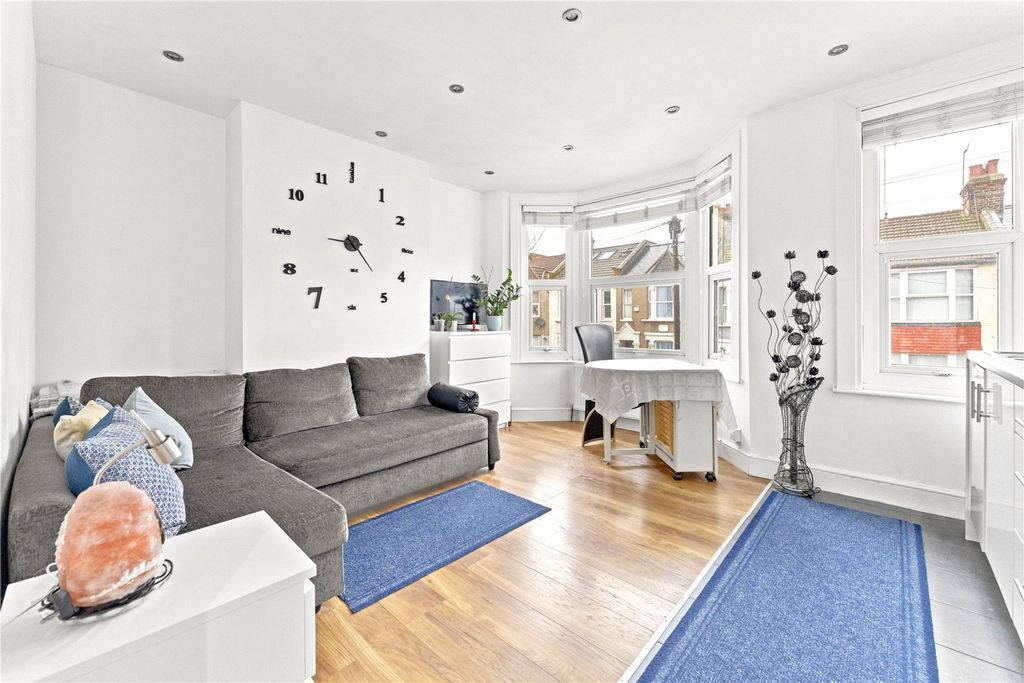 Property photo 2 of 10 Picture No. 04