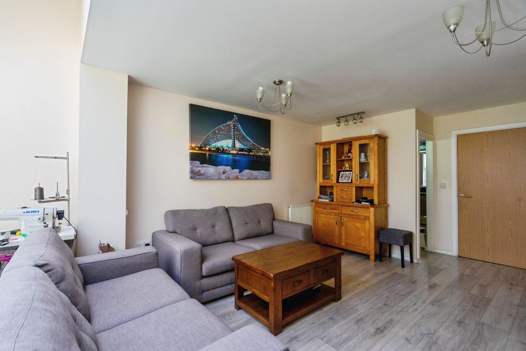 Property photo 3 of 16