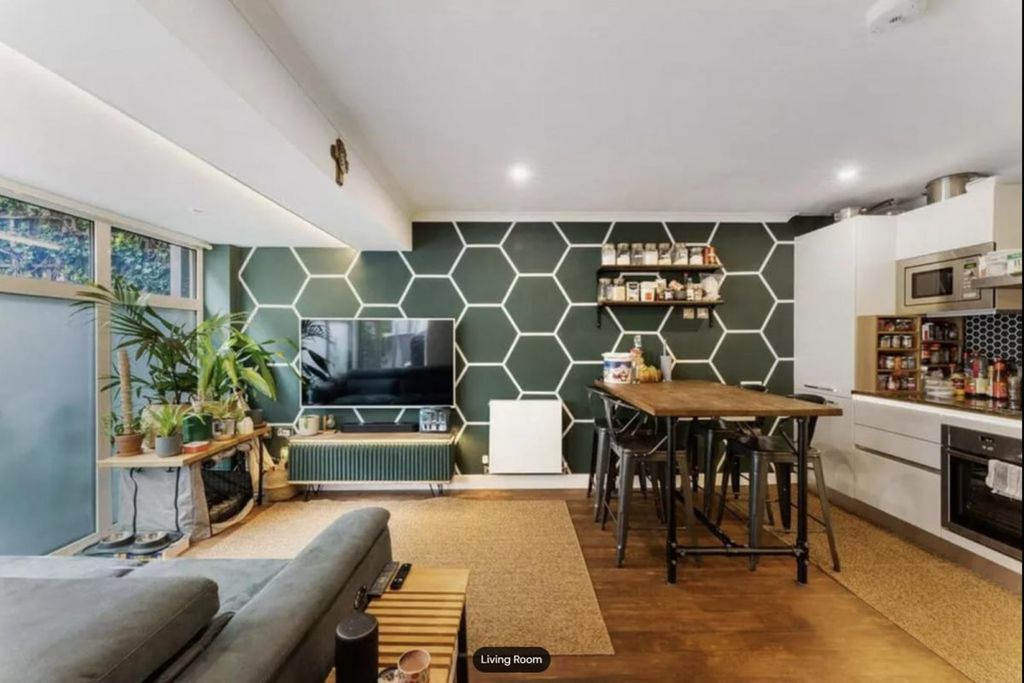 Property photo 2 of 10