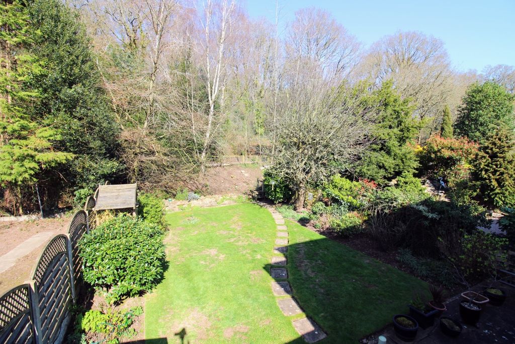 Property photo 2 of 10 Northvale Close Kenilworth - Matt Clinton Ewemove