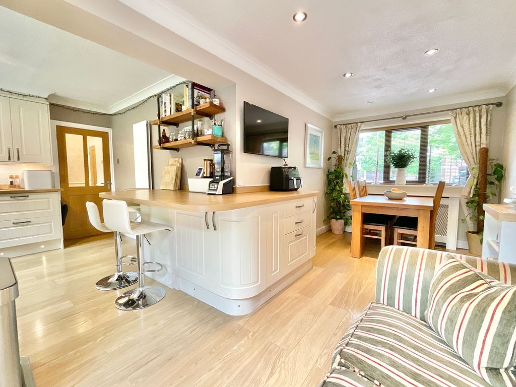 Property photo 3 of 35