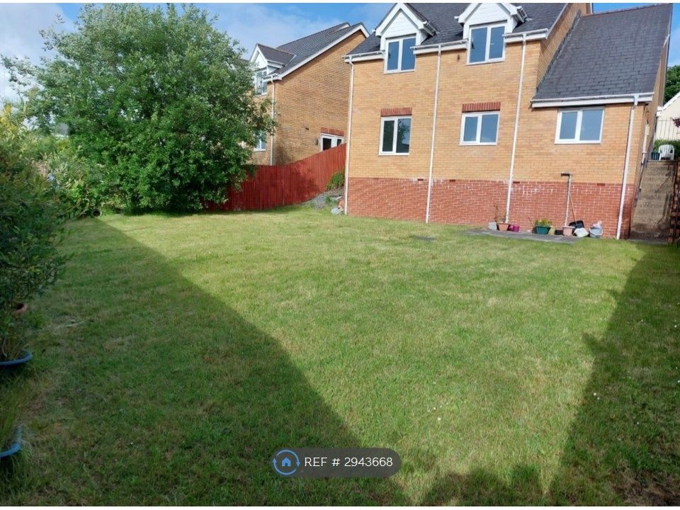 Property photo 2 of 14 Rear