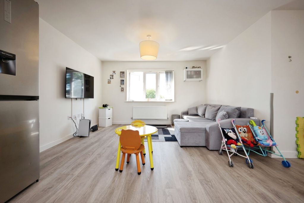 Property photo 3 of 11 Pbox-Img.Jpg