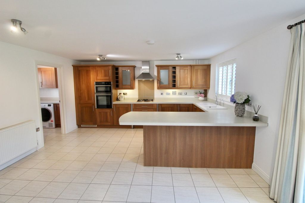 Property photo 2 of 23