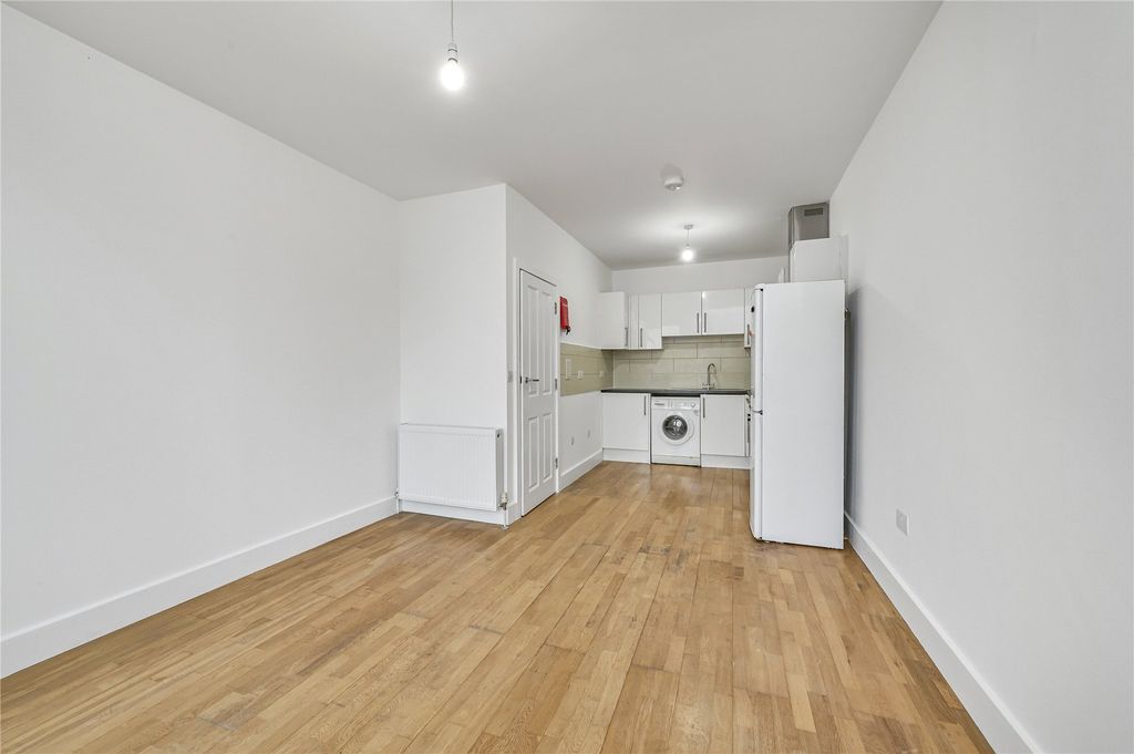 Property photo 2 of 11 Picture No. 14