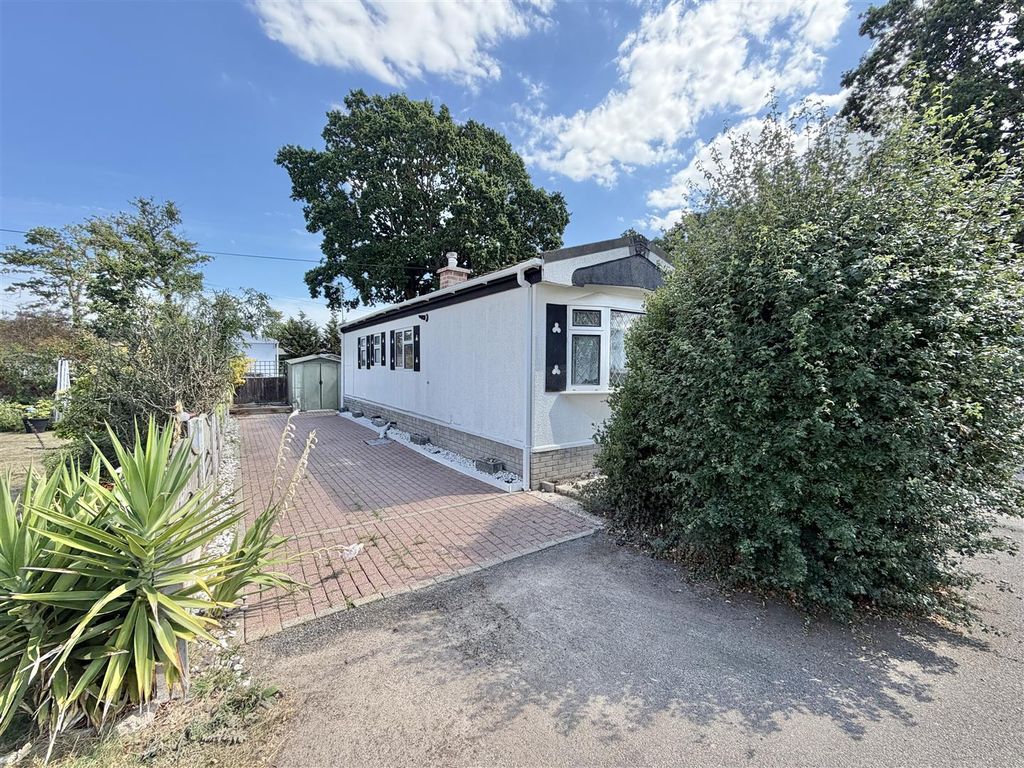 Property photo 2 of 11 Outside Front