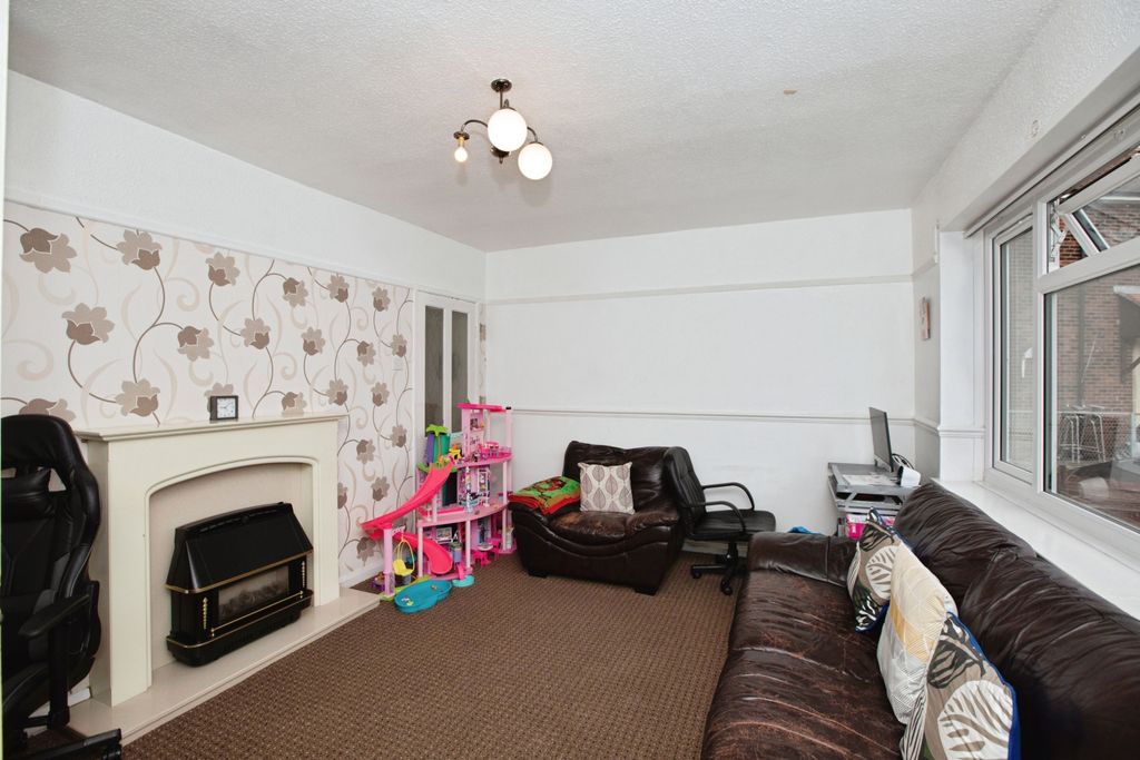 Property photo 2 of 13