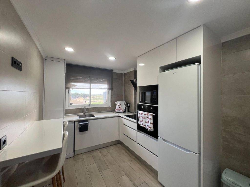 Property photo 2 of 35