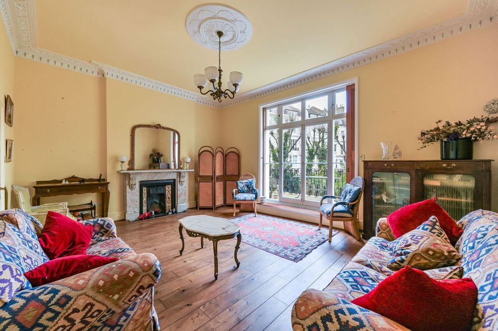 Property photo 2 of 34