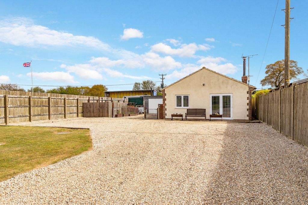 Property photo 2 of 29 2979703