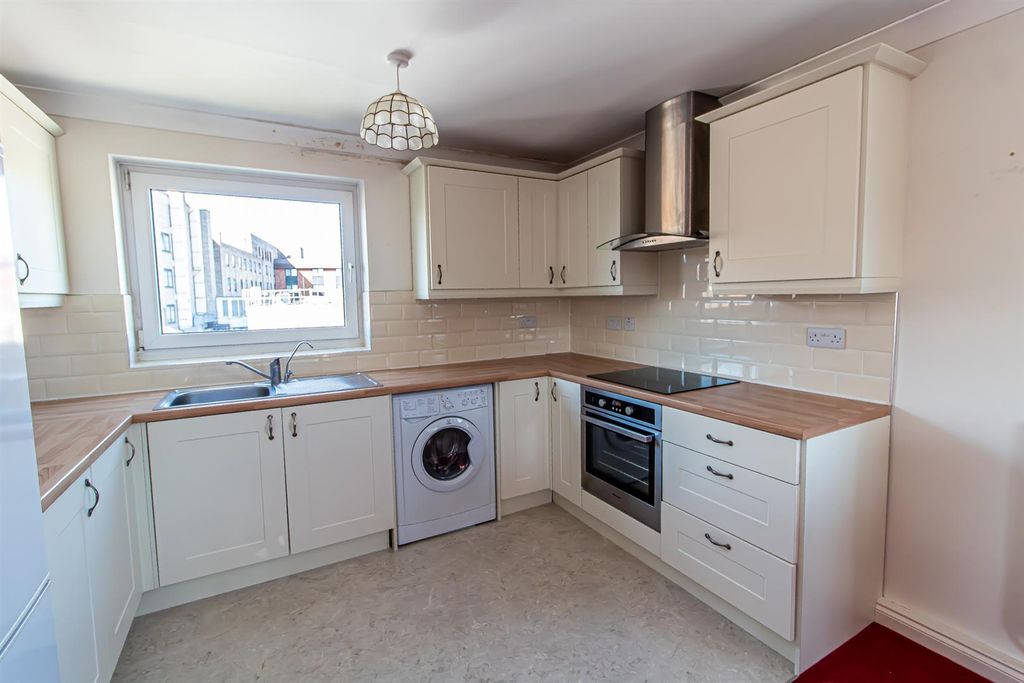 Property photo 2 of 14 Kitchen Diner