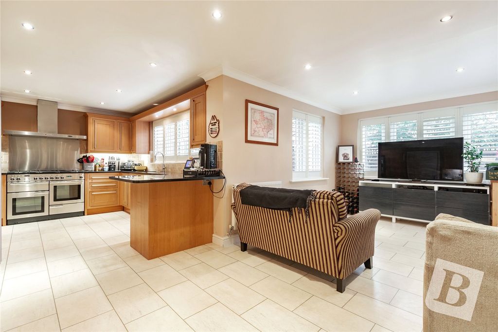 Property photo 2 of 23 Kitchen/Dining Area