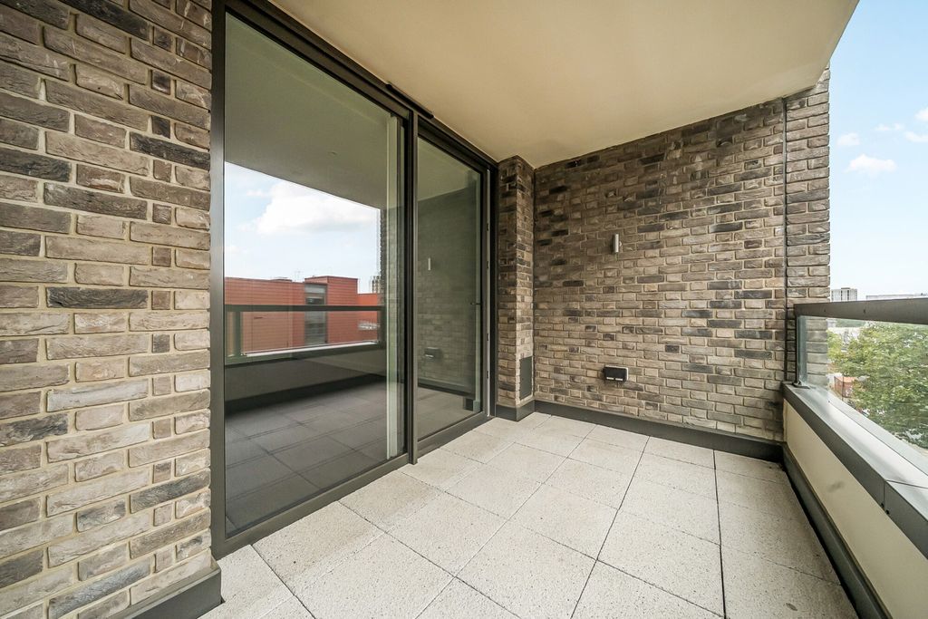 Property photo 3 of 14 Balcony