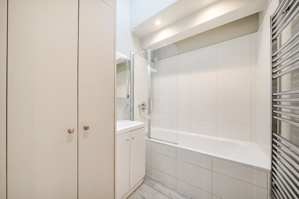 Property photo 2 of 16 1382227-9-6917189...