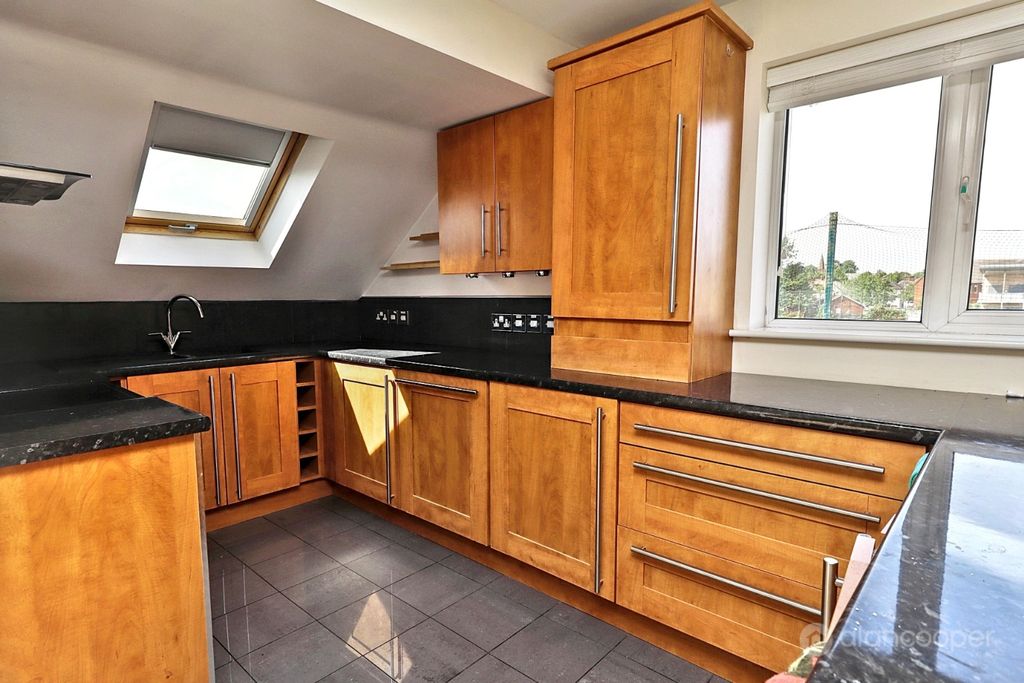Property photo 3 of 23 4970793