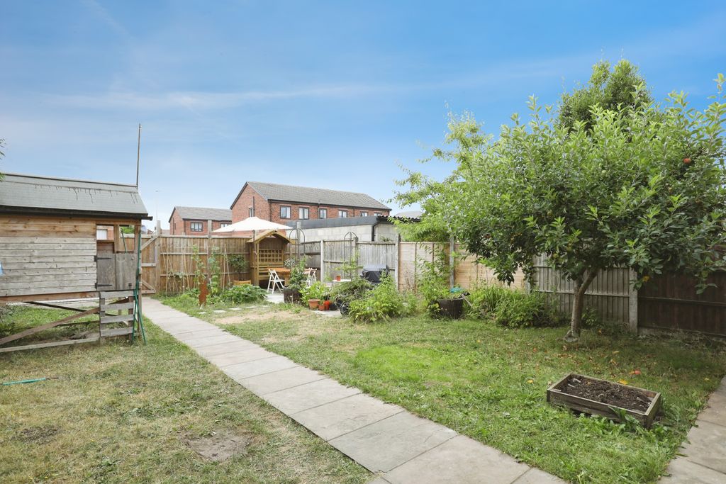 Property photo 2 of 21 Outside