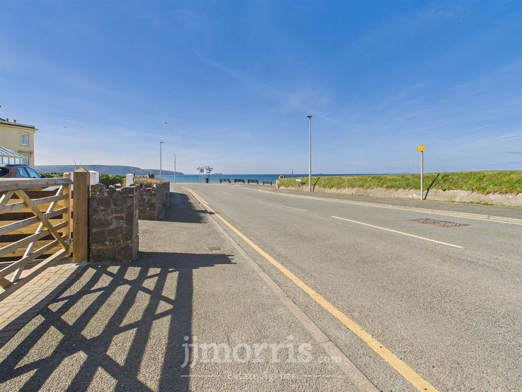 Property photo 2 of 35 Situation/Description