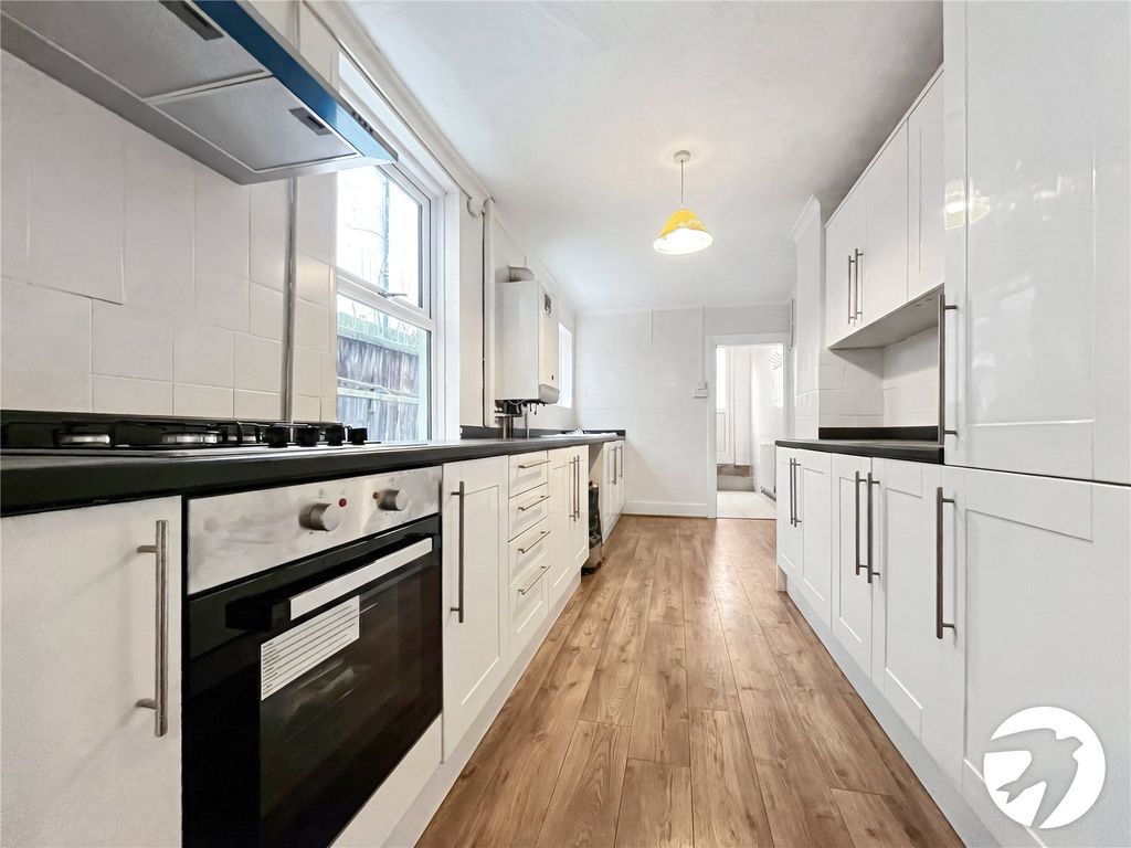 Property photo 3 of 12 Picture No. 11