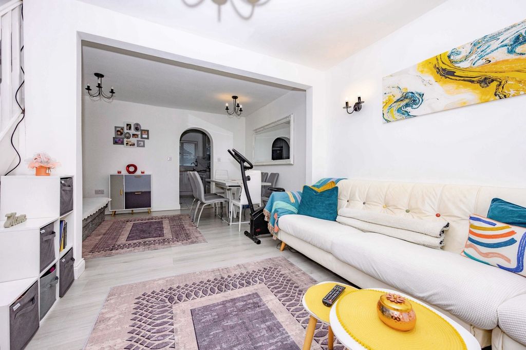 Property photo 2 of 17 Pbox-Img.Jpg