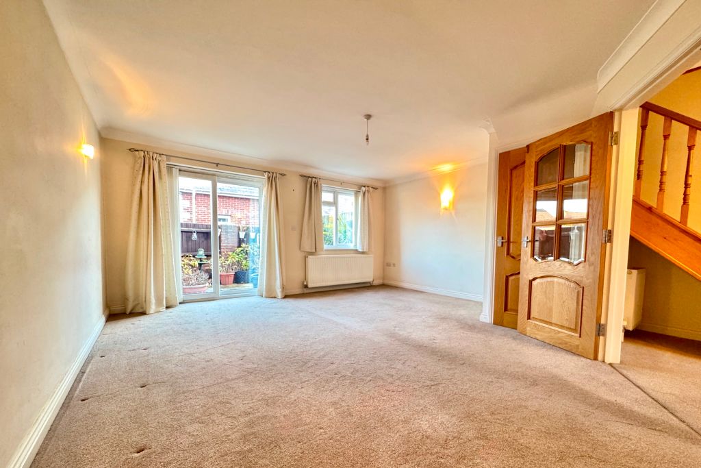 Property photo 3 of 11 Living Room