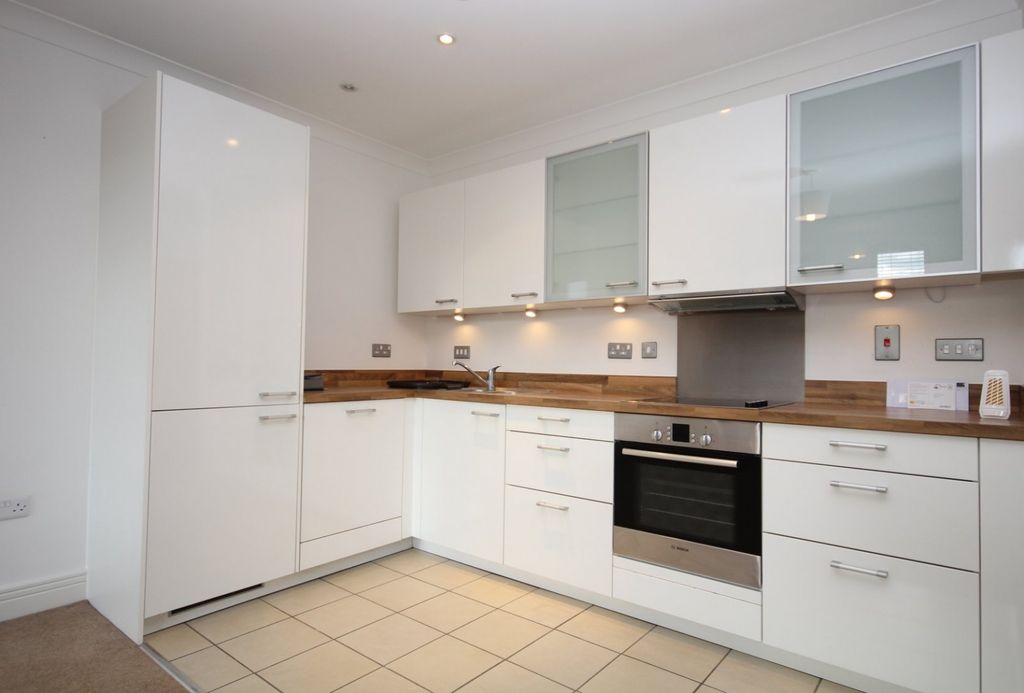 Property photo 2 of 6 Kitchen