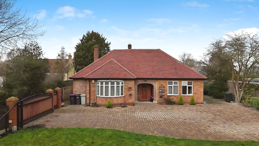 Property photo 1 of 35 4582613