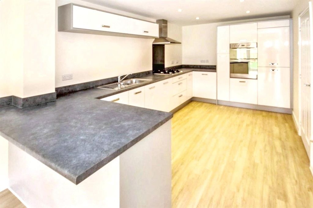 Property photo 2 of 10 Kguirtdfeain0Oydzvr4A.Jpg