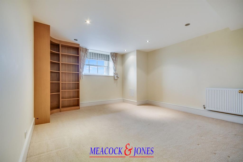 Additional image 10 of 3 bed flat for saleThorndon Park, Ingrave, Brentwood CM13