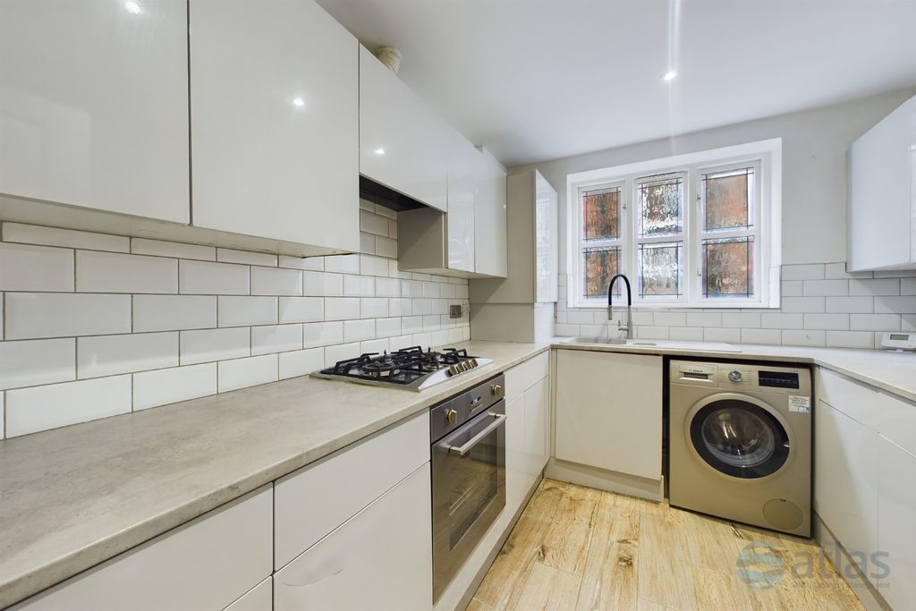 Property photo 3 of 16 Kitchen
