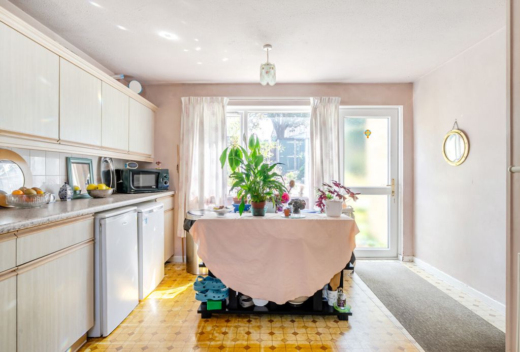 Property photo 3 of 14 Kitchen