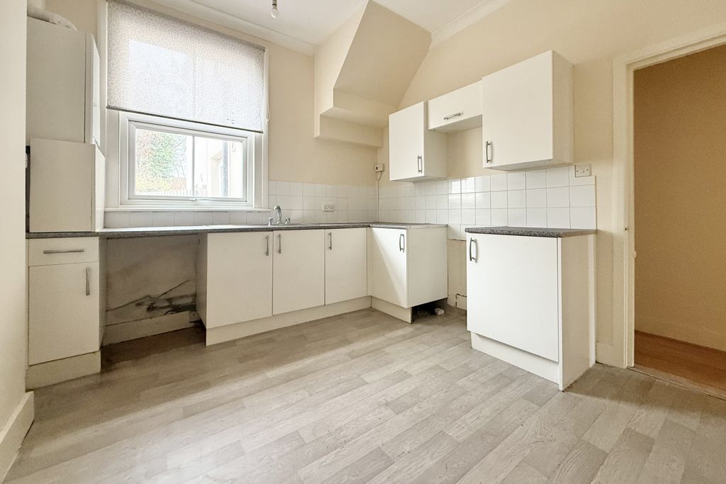 Property photo 3 of 8 3