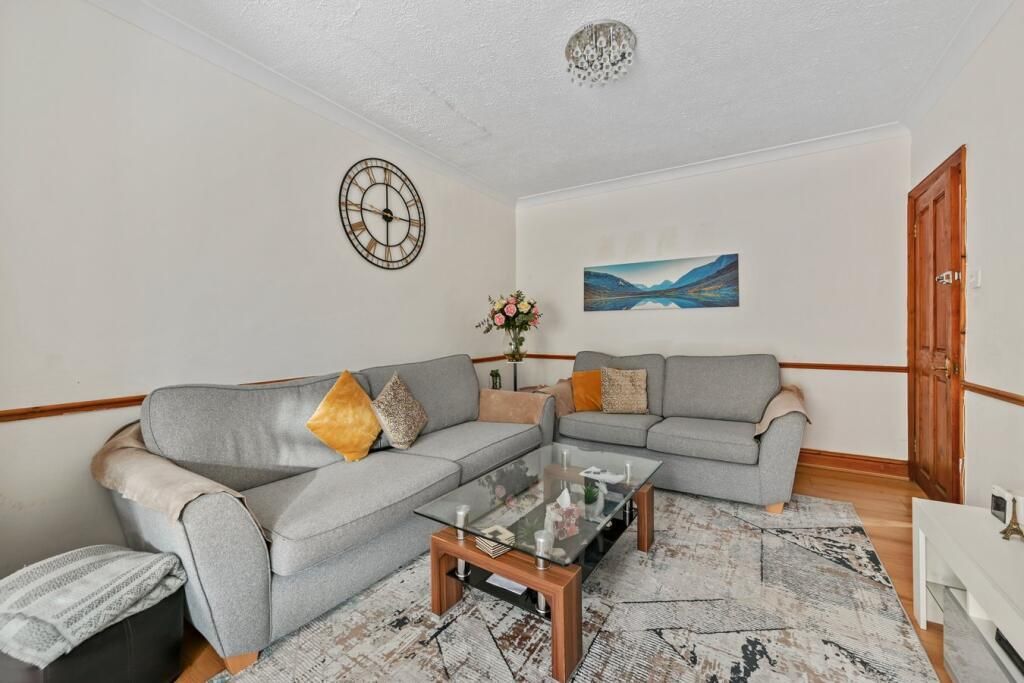 Property photo 3 of 9 Living Room